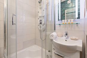 Apartment Rejtana Warszawa by Renters