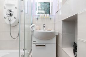 Apartment Rejtana Warszawa by Renters