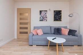 Apartment Rejtana Warszawa by Renters
