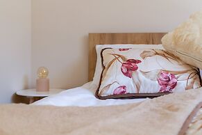 Apartment Rejtana Warszawa by Renters