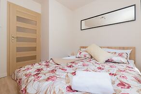 Apartment Rejtana Warszawa by Renters