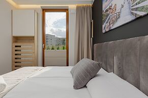 Warsaw Apartment Szajnowicza by Renters