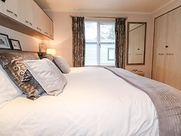 Loubi's Lakeside Lodge