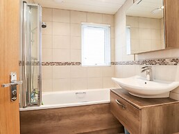 Loubi's Lakeside Lodge