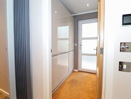 Loubi's Lakeside Lodge