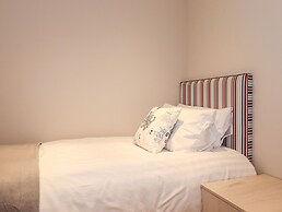 Loubi's Lakeside Lodge