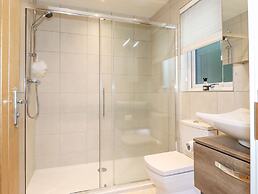 Loubi's Lakeside Lodge