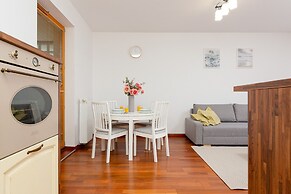 Apartment Polkowska Warsaw by Renters