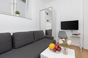 Studio Warsaw Miączyńska by Renters