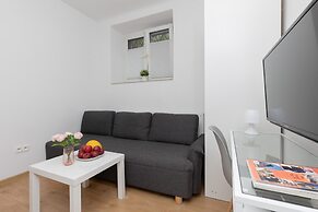 Studio Warsaw Miączyńska by Renters