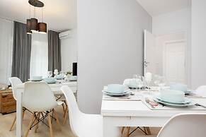 Kaliny Jędrusik Apartment by Renters