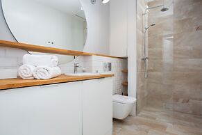 Kaliny Jędrusik Apartment by Renters