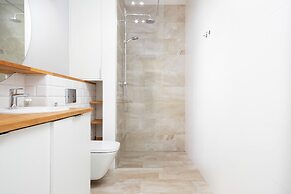 Kaliny Jędrusik Apartment by Renters