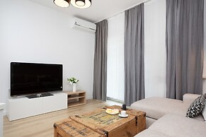 Kaliny Jędrusik Apartment by Renters