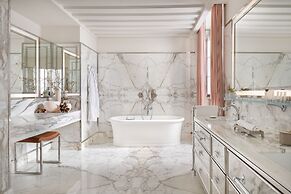 Portrait Milano - Lungarno Collection