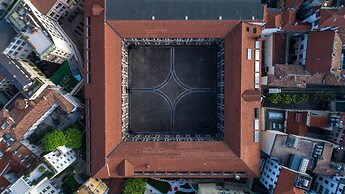 Portrait Milano - Lungarno Collection