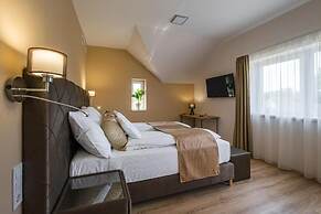 Kistücsök Food & Room