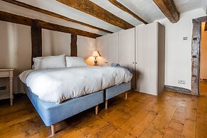 Remarkable 4-bed Cottage in Cearleon