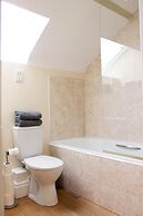 Charming 1-bed Loft in Caerleon