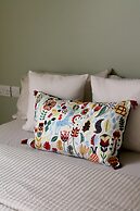 Charming 1-bed Loft in Caerleon