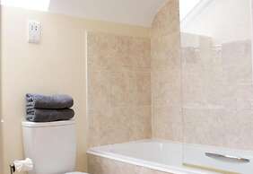 1 Bed Loft - Sleeps 2 - Parking - Wifi