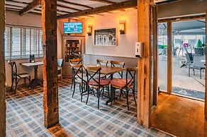 Charming 1-bed Loft in Caerleon