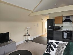 Charming 1-bed Loft in Caerleon