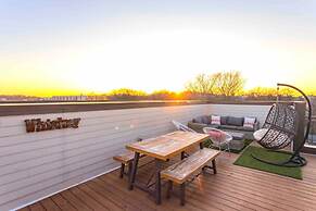 Wild Horse by Avantstay Gorgeous Nashville Townhouse w/ Rooftop Patio 