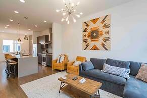 Wild Horse by Avantstay Gorgeous Nashville Townhouse w/ Rooftop Patio 