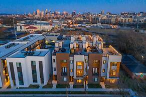 Wild Horse by Avantstay Gorgeous Nashville Townhouse w/ Rooftop Patio 