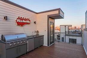 Wild Horse by Avantstay Gorgeous Nashville Townhouse w/ Rooftop Patio 