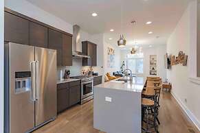 Wild Horse by Avantstay Gorgeous Nashville Townhouse w/ Rooftop Patio 