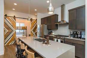 Wild Horse by Avantstay Gorgeous Nashville Townhouse w/ Rooftop Patio 
