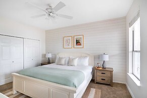 Marina by Avantstay Modern Oasis Close to Beach w/ Pool