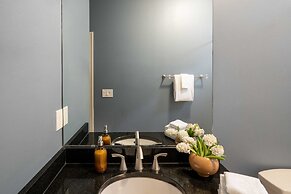 Marina by Avantstay Modern Oasis Close to Beach w/ Pool