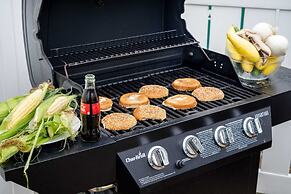 Marina by Avantstay Modern Oasis Close to Beach w/ Pool