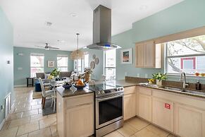 Marina by Avantstay Modern Oasis Close to Beach w/ Pool