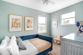 Marina by Avantstay Modern Oasis Close to Beach w/ Pool