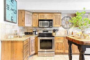 Snow King by Avantstay Close to the Slopes w/ Hot Tub!