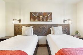 Snow King by Avantstay Close to the Slopes w/ Hot Tub!