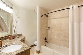 Snow King by Avantstay Close to the Slopes w/ Hot Tub!