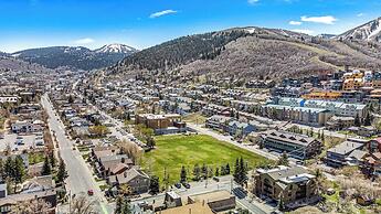 Snow King by Avantstay Close to the Slopes w/ Hot Tub!