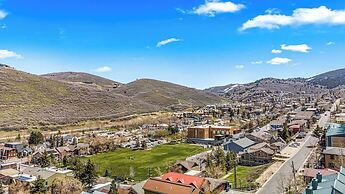 Snow King by Avantstay Close to the Slopes w/ Hot Tub!