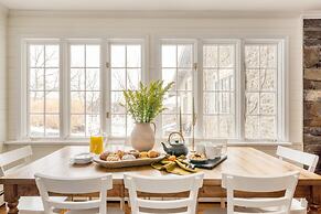 River Lodge by Avantstay 11 BR Historic Estate w/ Pool & Views of Huds