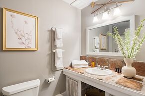 River Lodge by Avantstay 11 BR Historic Estate w/ Pool & Views of Huds