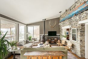 River Lodge by Avantstay 11 BR Historic Estate w/ Pool & Views of Huds