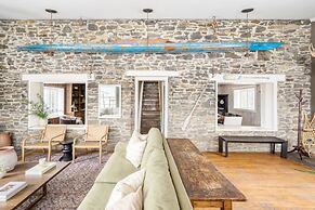 River Lodge by Avantstay 11 BR Historic Estate w/ Pool & Views of Huds