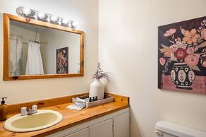 River Lodge by Avantstay 11 BR Historic Estate w/ Pool & Views of Huds