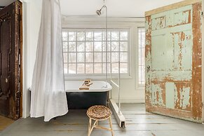 River Lodge by Avantstay 11 BR Historic Estate w/ Pool & Views of Huds