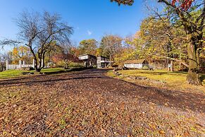River Lodge by Avantstay 11 BR Historic Estate w/ Pool & Views of Huds